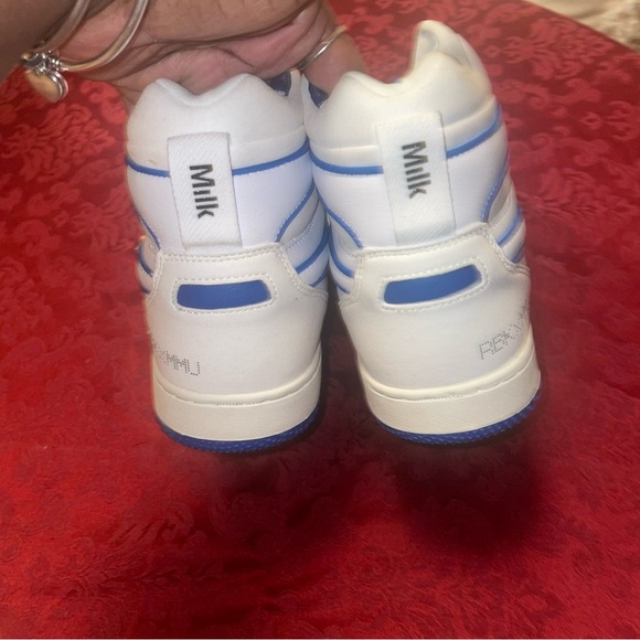 Athletic_Shoes